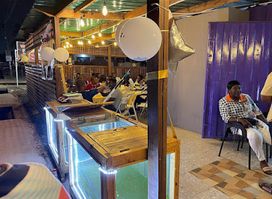 Hangoutz Bar & Restaurant