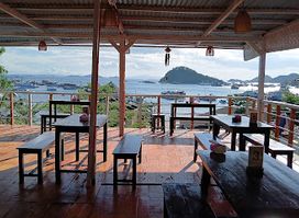 De Waroeng Labuan Bajo
