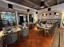 Bón Wine and Dine Bistro & Café (Pork-Free)