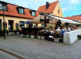 Plaza Restaurant & Pub