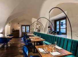 Flurin - Bar, Restaurant & Suites