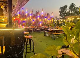 Van's Kitchen & Chill Bar