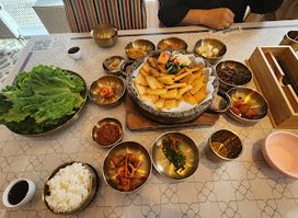 Darkhan Yuna