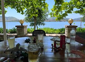 ulu – Bar, Restaurant & Lakecamp