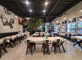 Ratu Gurih Seafood Market & Resto
