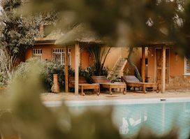 Surjios Guesthouse & Pizzeria