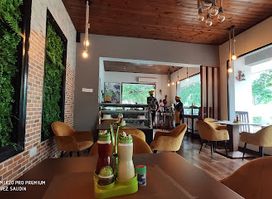 Jacques Salad and restaurant