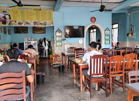 Pho noodle shop ร้านเฝอเจ้าเก่า