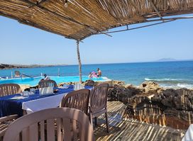 Restaurant Les Grottesمطعم المغاور