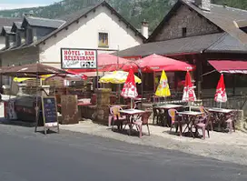 Hotel Bar Restaurant Le Grillon (Bar extérieur bord du tarn)