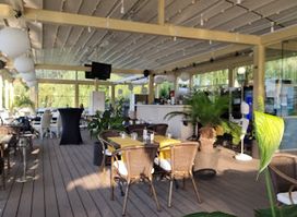 Lake Lounge