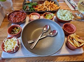Huck's American Bar and Grill