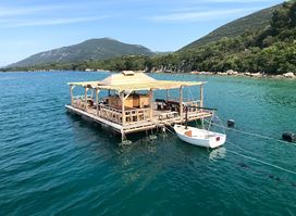 Bota Šare Mali Ston restaurant & oyster bar