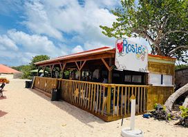 Rosie's Snack Bar at Mullet Bay Beach