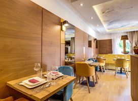 Restoran Grand Lakes