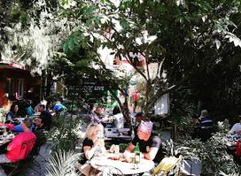 Brezel Cafe & Bar