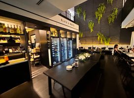 Black & White Bistro