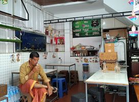 Naveens Homely Food ( Bhatmam's Five star Tattukada)
