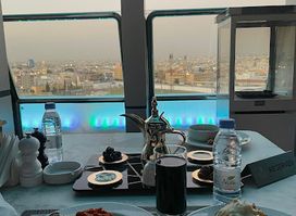 مطعم SKY POINT فندق بيات