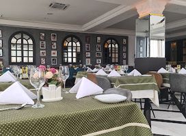 THE IVY LEAGUE RESTAURANT & LOUNGE
