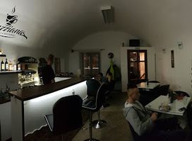LOUZZIANA coffee bar & restaurant