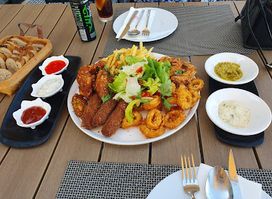 De Capri Cafe And Restaurant