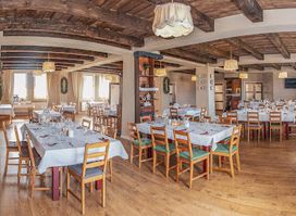 Kastel Transylvania | Centru de Evenimente Brasov | Cazare Grupuri