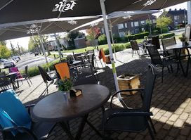 COMIQ | shared dining
