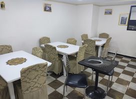 البنة مع بنت الزهور