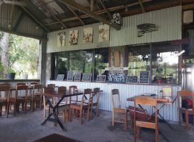 Trey's Barn & Grill