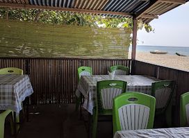 Marlolo Beach Restaurant