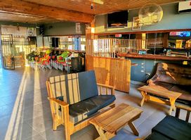 Makaz Pub And Grill