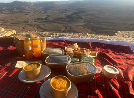 מצפאית פיקניק במדבר Mitzpe Eat