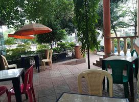 Lucy Bar & Restaurant