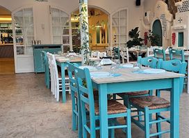 Μυροβόλος- Πειραγμένο Μεζεδοπωλειον (Myrovolos Restaurant)