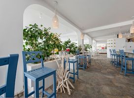 Vasilikos Mykonos. Greek cuisine and cocktail bar
