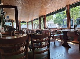 Irish Pub Rain