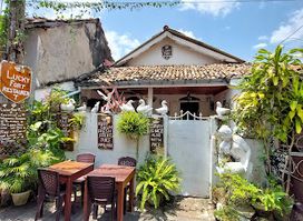 Lucky Fort Restaurant And Cooking Class And Boat Rides