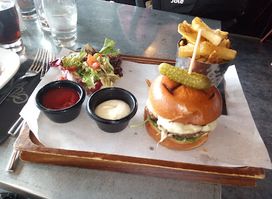 Yolo Gastro Bar & Grill