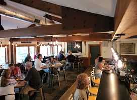 Canoe Restaurant & Tavern