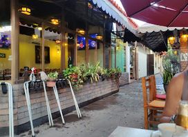 Gus & Gus Restaurant Bar & Grill