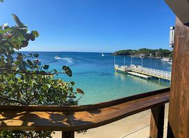 Mila del Mar - Beachfront Restaurant and Bar