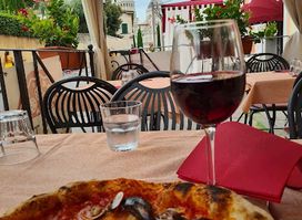 Kiste' - La Pizza Artigianale......It's the second restaurant coming from the tower.