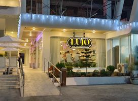 Lujo Bar and Restaurant