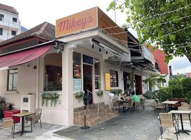 Mikey's Taverna