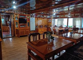 Namche Bazar Lunch Place & Restaurant