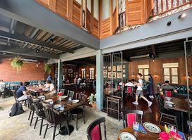 Sri Trat Restaurant and Bar