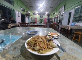 Hua Li ဝါလီ (Cantonese Restaurant)