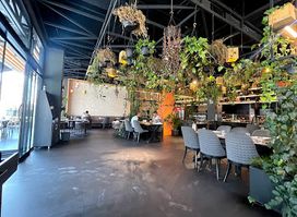 Grand Cafe & Restaurant مطعم و كافي گراند