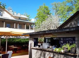 Street Bar & Restaurant Sarastro